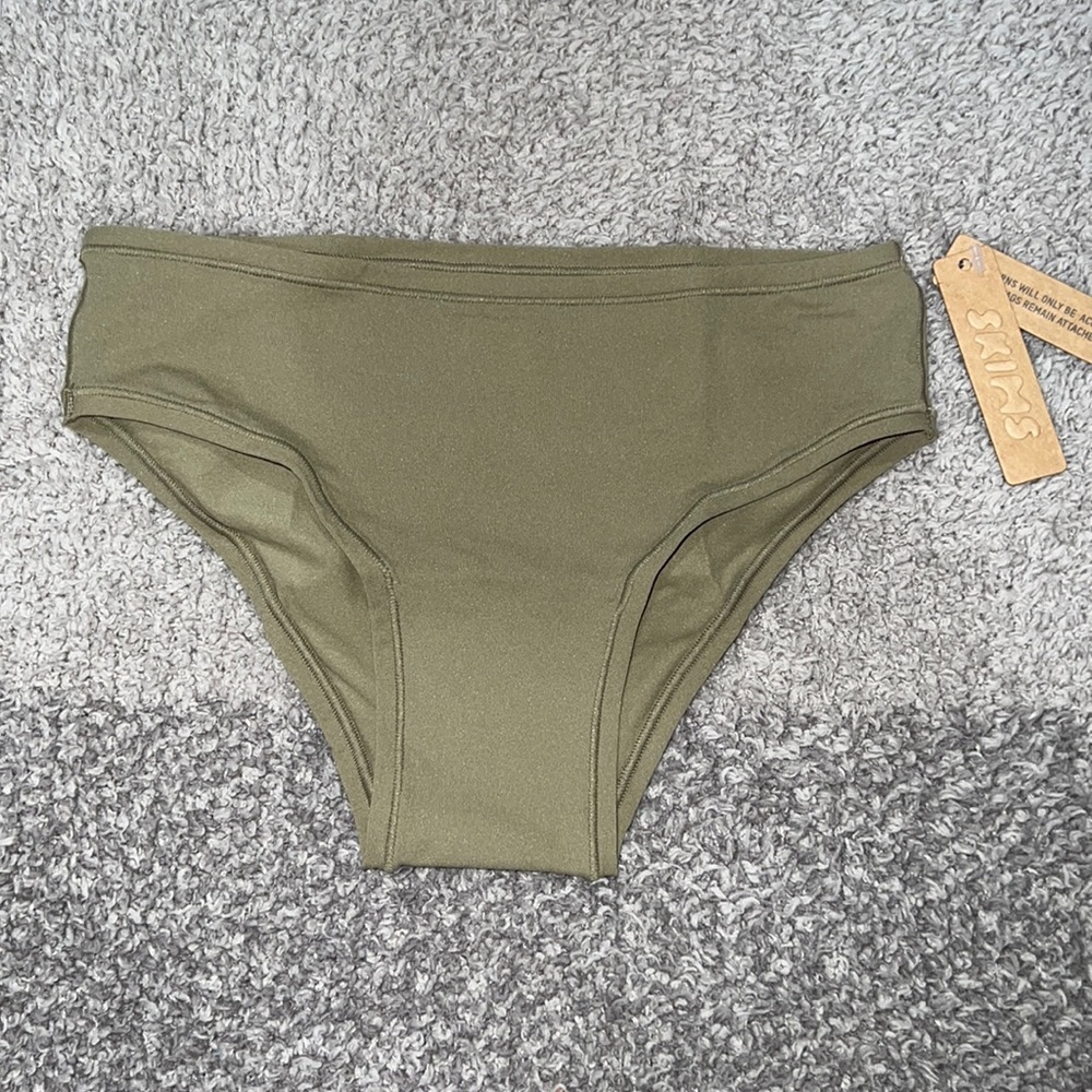SKIMS- FITS EVERYBODY CHEEKY BRIEF